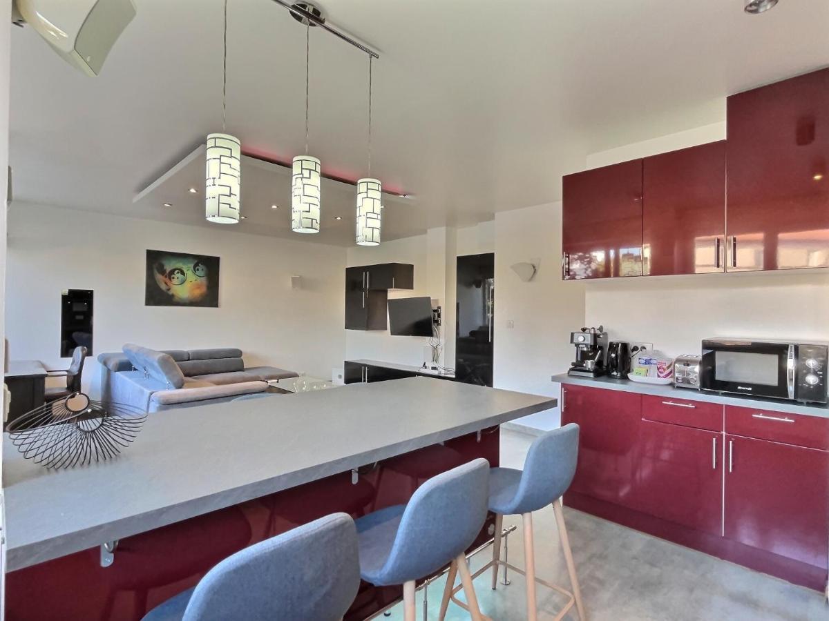 "Magic Red" De Miss.K Conciergerie Apartman Mâcon Kültér fotó