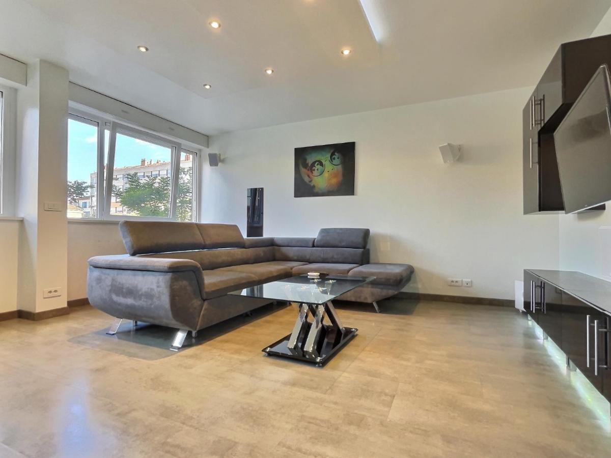 "Magic Red" De Miss.K Conciergerie Apartman Mâcon Kültér fotó